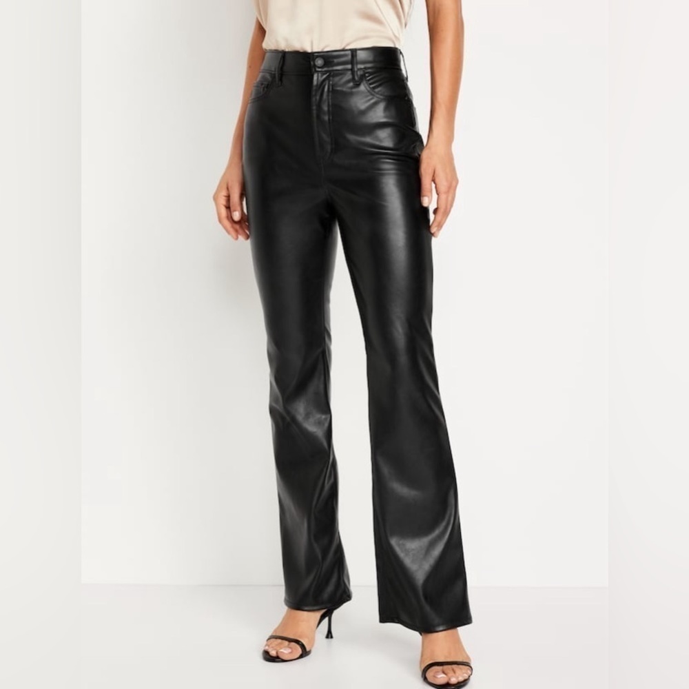 NWT! Old Navy Black Higher High-Waisted Faux-Leather Flare Pants - Size 22 🎟️